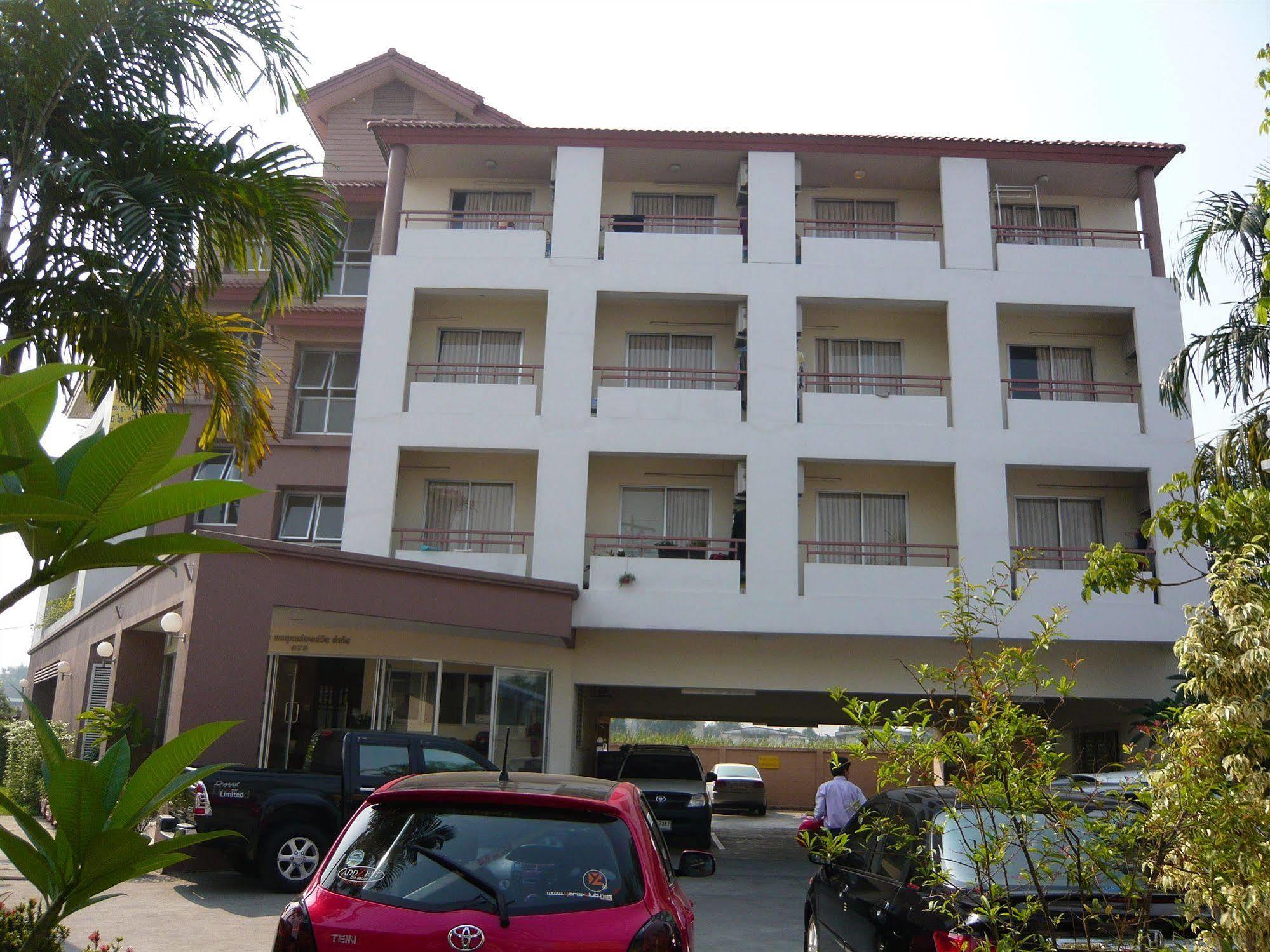 Thanapa Place Bangkok Bagian luar foto