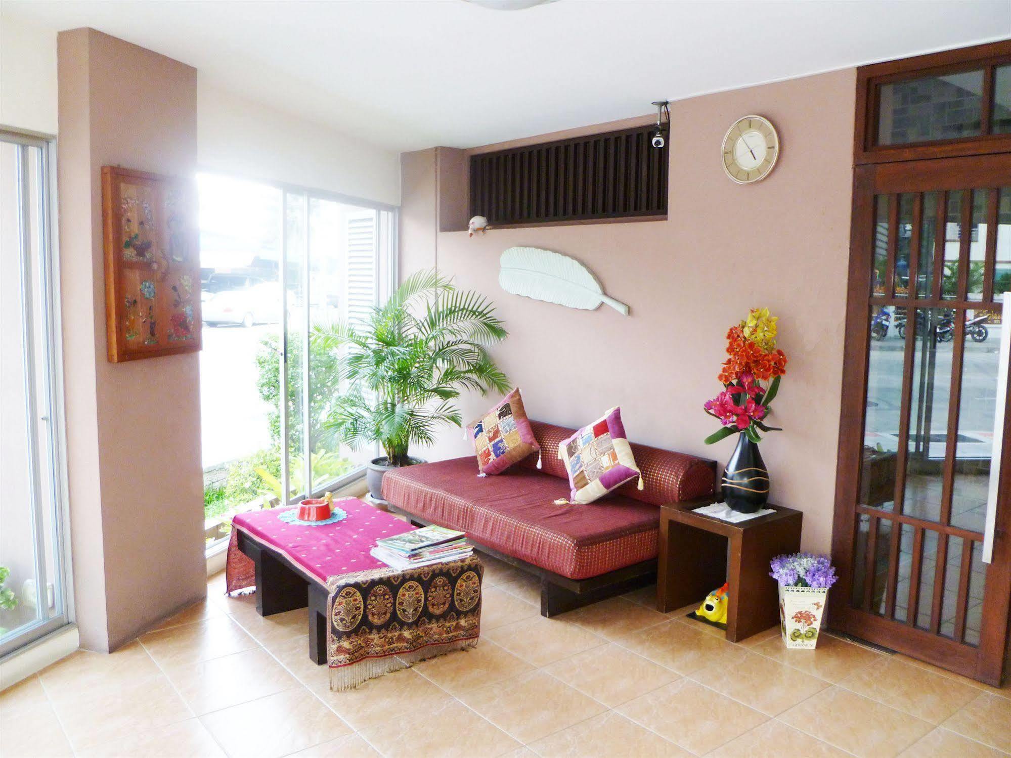 Thanapa Place Bangkok Bagian luar foto